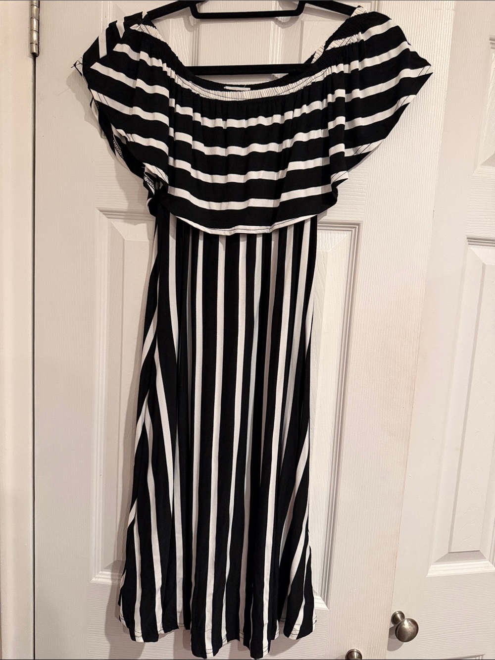 Exist Black and White Striped Top